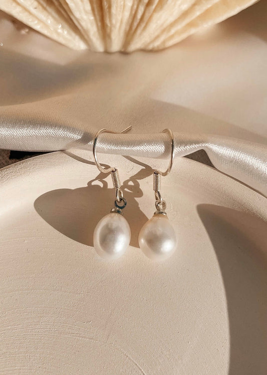 Dainty Pearl Drop Earring